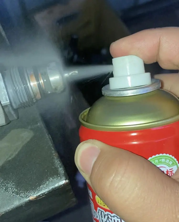 Using electrical contact cleaner for DRV valve cleaning to solve diesel test bench pressure faults. Using electrical contact cleaner for DRV valve cleaning to solve diesel test bench pressure faults.