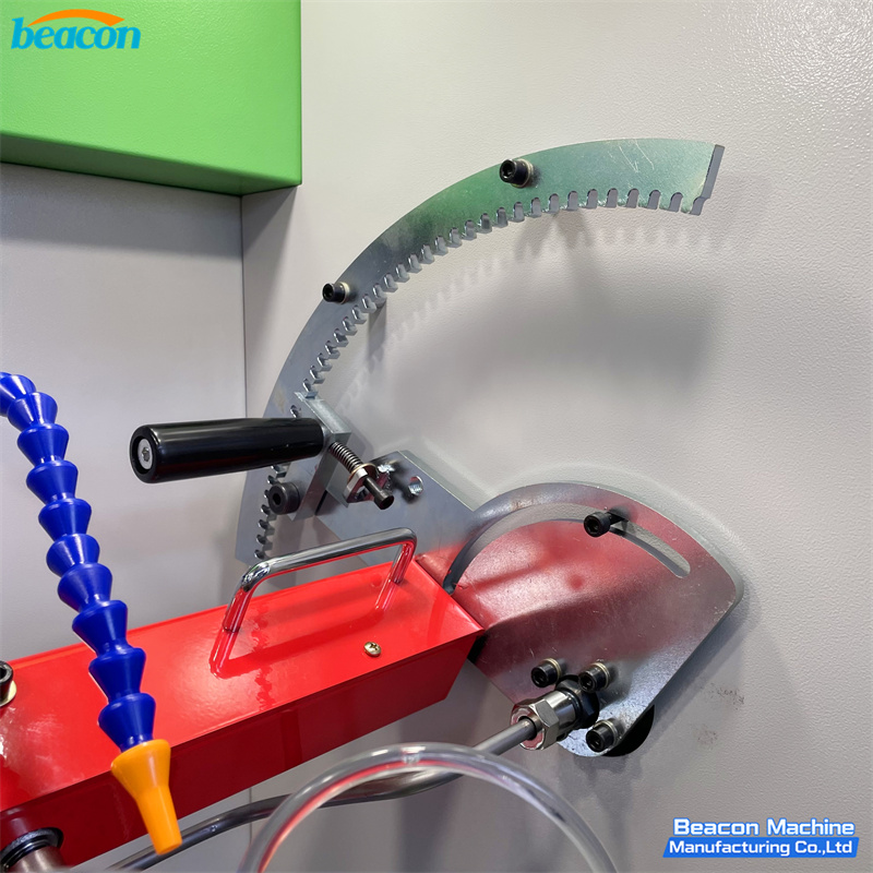 Specialized mechanical locking mechanism for secure injector mounting on common rail test bench.