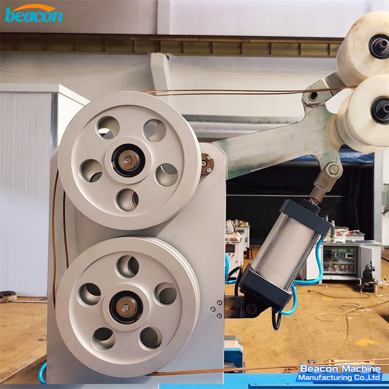 Heavy-duty dual wire spool feeding and guiding pulleys of the winding system Heavy-duty dual wire spool feeding and guiding pulleys of the winding system